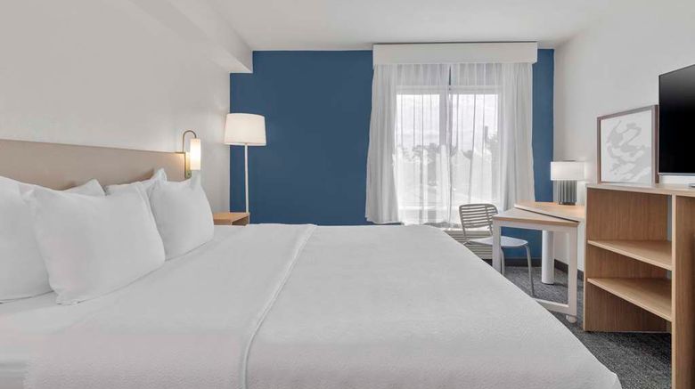 <b>Spark by Hilton Orlando near SeaWorld Room</b>. Images powered by <a href="https://iceportal.shijigroup.com/" title="IcePortal" target="_blank">IcePortal</a>.