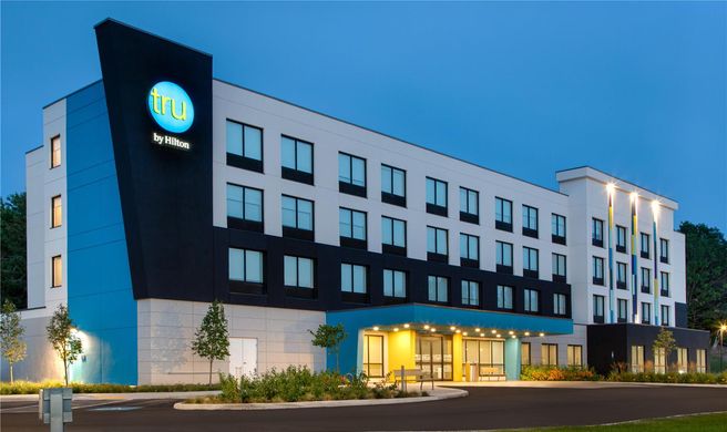 Tru by Hilton Gananoque Exterior