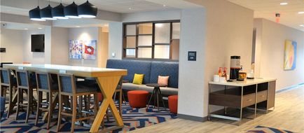 Hampton Inn by Hilton Cabot Lobby