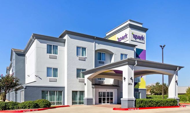 Spark by Hilton Pearland Exterior