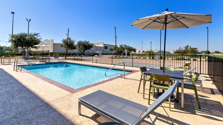 <b>Spark by Hilton Pearland Pool</b>. Images powered by <a href="https://iceportal.shijigroup.com/" title="IcePortal" target="_blank">IcePortal</a>.