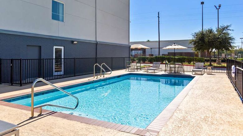 <b>Spark by Hilton Pearland Pool</b>. Images powered by <a href="https://iceportal.shijigroup.com/" title="IcePortal" target="_blank">IcePortal</a>.