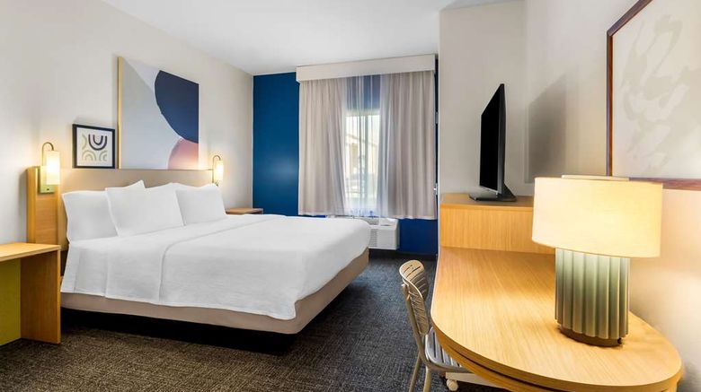 <b>Spark by Hilton Pearland Room</b>. Images powered by <a href="https://iceportal.shijigroup.com/" title="IcePortal" target="_blank">IcePortal</a>.