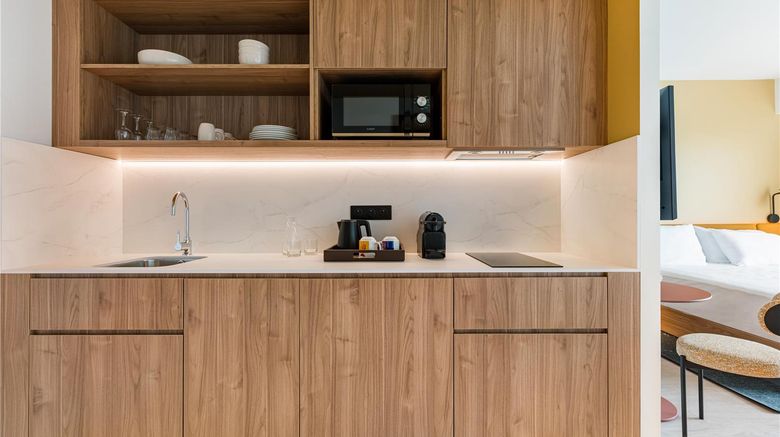 <b>Hampton Merignac Other</b>. Images powered by <a href="https://iceportal.shijigroup.com/" title="IcePortal" target="_blank">IcePortal</a>.