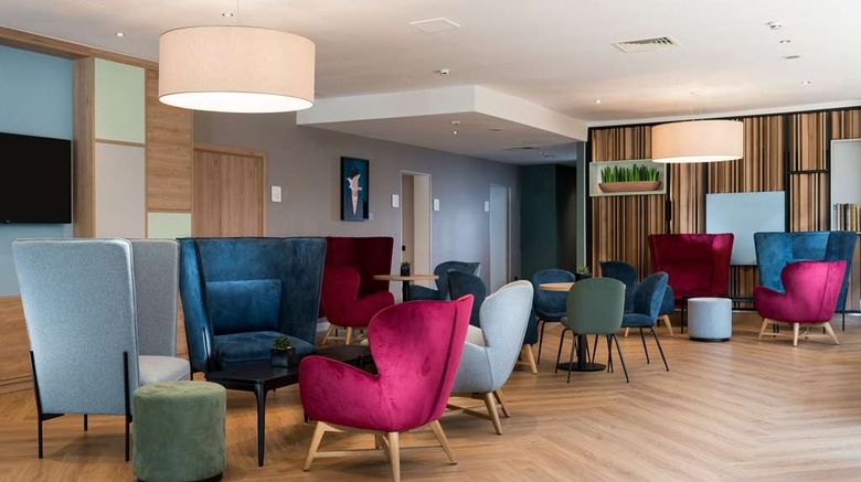 <b>Hilton Garden Inn Milan Malpensa Lobby</b>. Images powered by <a href="https://iceportal.shijigroup.com/" title="IcePortal" target="_blank">IcePortal</a>.