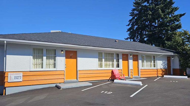 2400 Motel Suite