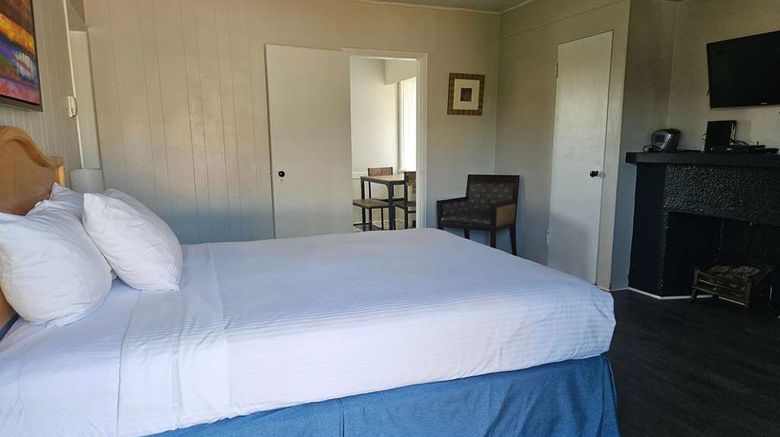 <b>2400 Motel Suite</b>. Images powered by <a href=https://www.travelagewest.com/Hotels/Vancouver/