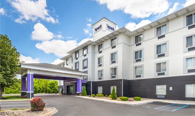 Spark by Hilton Louisville South Exterior