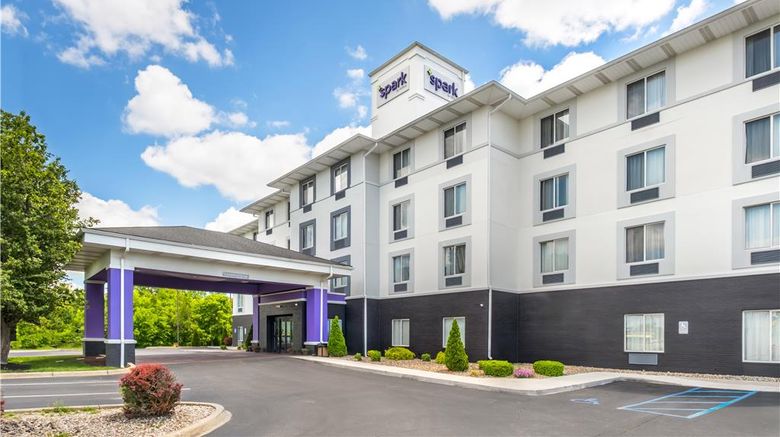Spark by Hilton Louisville South Exterior. Images powered by <a href="https://iceportal.shijigroup.com" target="_blank" rel="noopener">Ice Portal</a>.