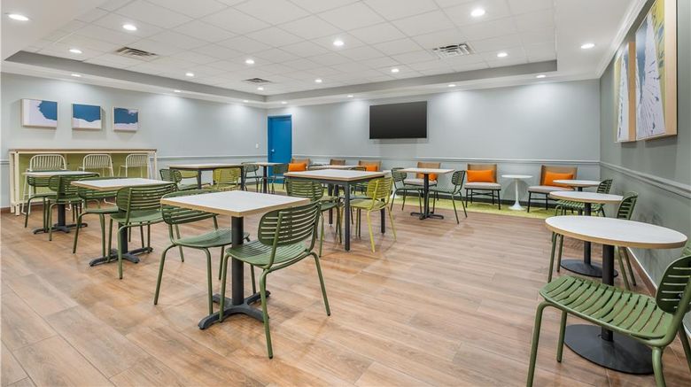 <b>Spark by Hilton Louisville South Restaurant</b>. Images powered by <a href="https://iceportal.shijigroup.com/" title="IcePortal" target="_blank">IcePortal</a>.