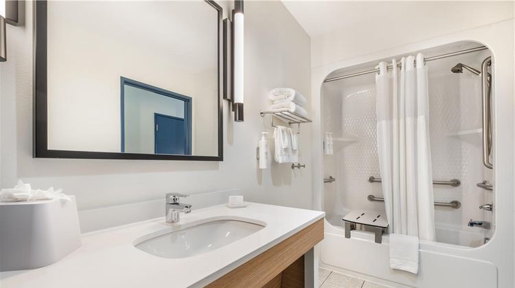 Spark by Hilton Louisville South Room