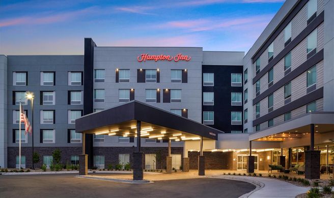 Hampton Aurora Medical Exterior