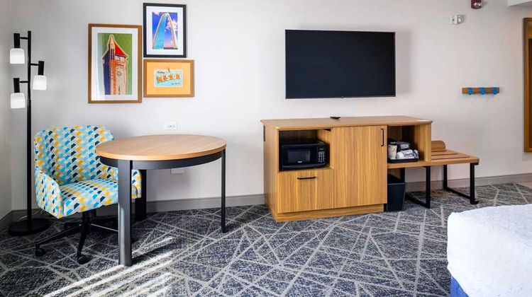 Hampton Inn by Hilton St Louis Airport Room