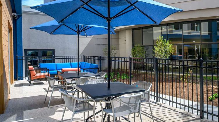 Hampton Inn by Hilton St Louis Airport Exterior