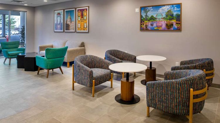 Hampton Inn by Hilton St Louis Airport Lobby