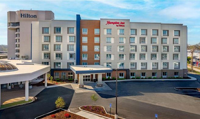 Hampton Inn by Hilton St Louis Airport Exterior