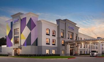 Spark by Hilton Bush Intl Airport