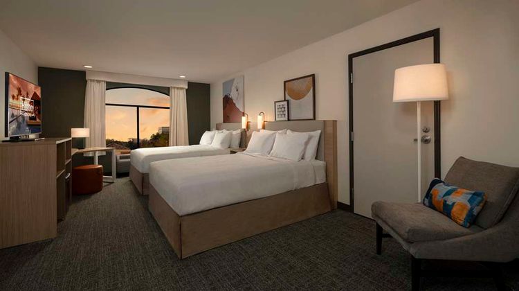 Spark by Hilton Bush Intl Airport Room