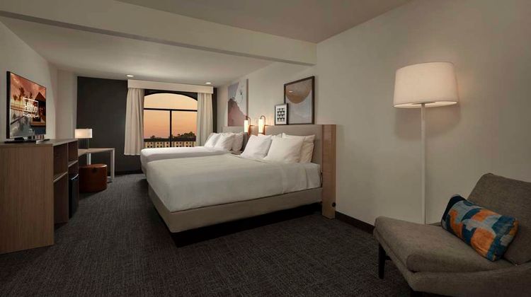 Spark by Hilton Bush Intl Airport Room