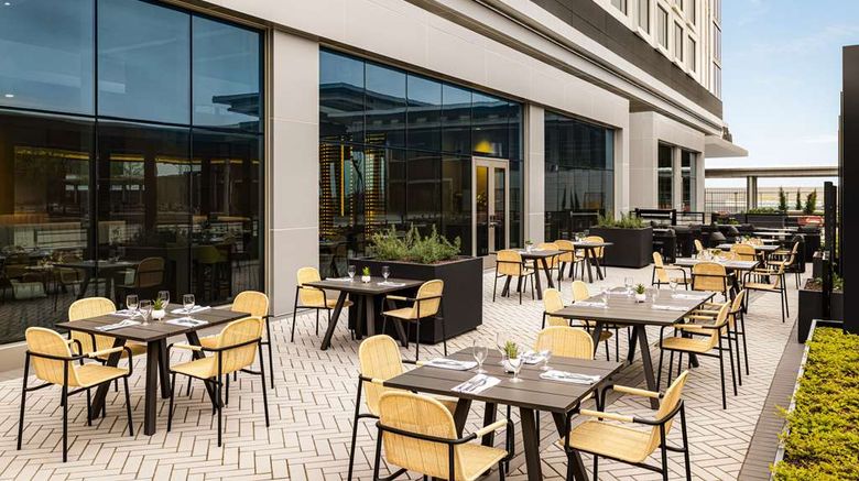 <b>Hilton BNA Nashville Airport Terminal Restaurant</b>. Images powered by <a href="https://iceportal.shijigroup.com/" title="IcePortal" target="_blank">IcePortal</a>.