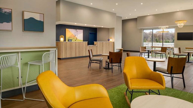 <b>Spark by Hilton Nashville at Opryland Lobby</b>. Images powered by <a href="https://iceportal.shijigroup.com/" title="IcePortal" target="_blank">IcePortal</a>.