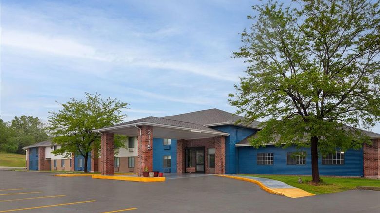 <b>AmericInn by Wyndham Reedsburg Exterior</b>. Images powered by <a href="https://iceportal.shijigroup.com/" title="IcePortal" target="_blank">IcePortal</a>.