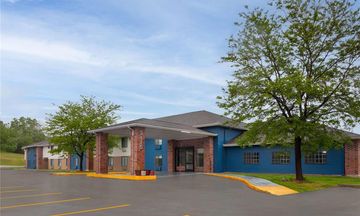 AmericInn by Wyndham Reedsburg