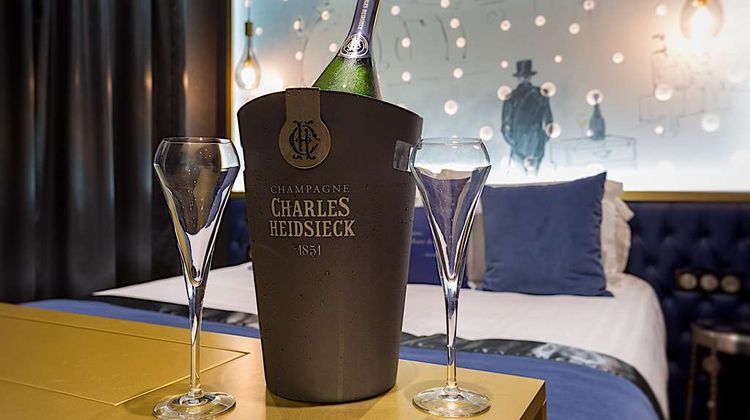 Hotel Les Bulles de Paris Room