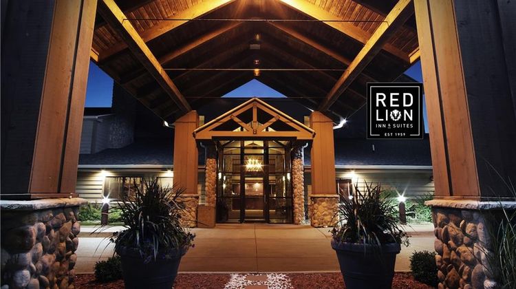 AmericInn by Wyndham Grimes Exterior