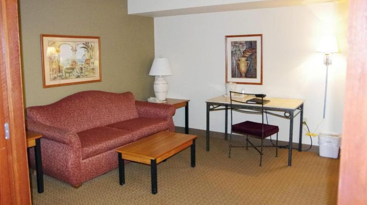 AmericInn by Wyndham Grimes Suite