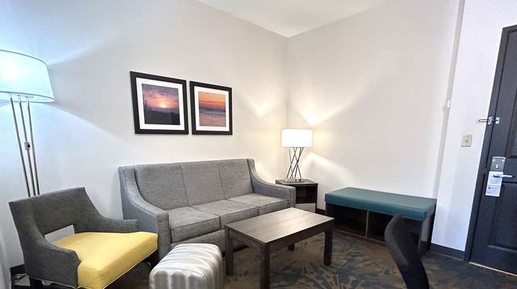 Best Western Erie Inn & Suites Suite