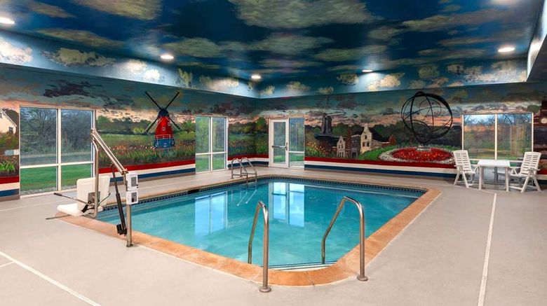 <b>Links Bos Landen Hotel & Spa-Trademark C Pool</b>. Images powered by <a href="https://iceportal.shijigroup.com/" title="IcePortal" target="_blank">IcePortal</a>.