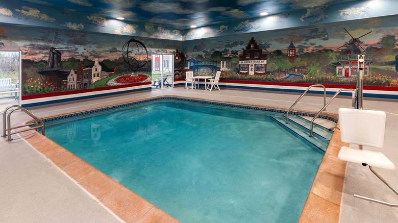 <b>Links Bos Landen Hotel & Spa-Trademark C Pool</b>. Images powered by <a href="https://iceportal.shijigroup.com/" title="IcePortal" target="_blank">IcePortal</a>.