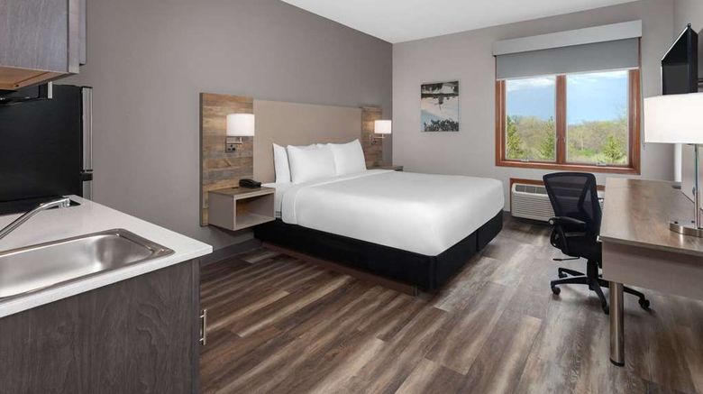 <b>Links Bos Landen Hotel & Spa-Trademark C Suite</b>. Images powered by <a href="https://iceportal.shijigroup.com/" title="IcePortal" target="_blank">IcePortal</a>.