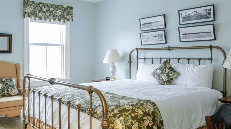 Beekman Arms & Delamater Inn Room