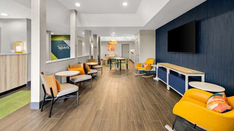 <b>Spark by Hilton Tifton Lobby</b>. Images powered by <a href="https://iceportal.shijigroup.com/" title="IcePortal" target="_blank">IcePortal</a>.