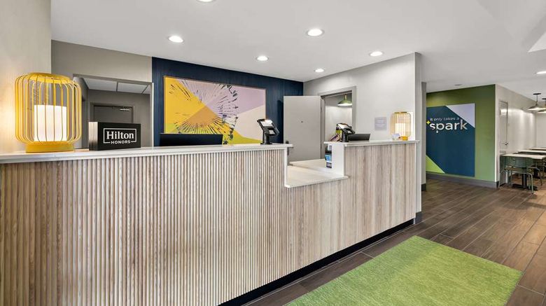 <b>Spark by Hilton Tifton Lobby</b>. Images powered by <a href="https://iceportal.shijigroup.com/" title="IcePortal" target="_blank">IcePortal</a>.