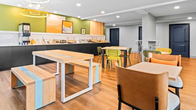 <b>Spark by Hilton Modesto Restaurant</b>. Images powered by <a href="https://iceportal.shijigroup.com/" title="IcePortal" target="_blank">IcePortal</a>.