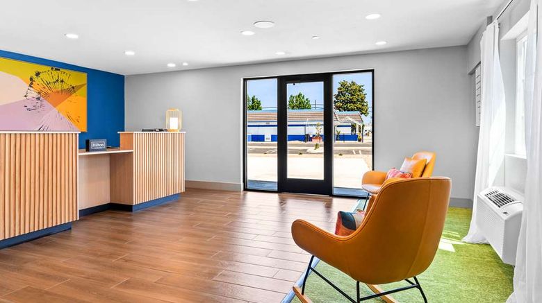 <b>Spark by Hilton Modesto Lobby</b>. Images powered by <a href="https://iceportal.shijigroup.com/" title="IcePortal" target="_blank">IcePortal</a>.