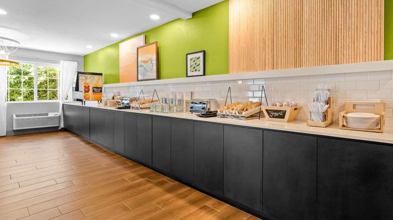 <b>Spark by Hilton Modesto Restaurant</b>. Images powered by <a href="https://iceportal.shijigroup.com/" title="IcePortal" target="_blank">IcePortal</a>.
