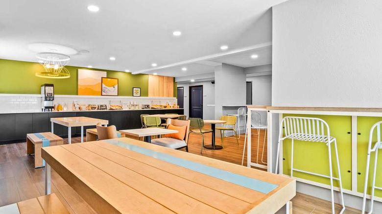 <b>Spark by Hilton Modesto Restaurant</b>. Images powered by <a href="https://iceportal.shijigroup.com/" title="IcePortal" target="_blank">IcePortal</a>.