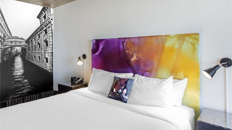 Lorenzo Hotel Room