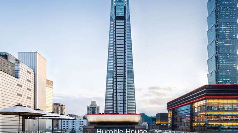 <b>Humble House Taipei Curio Coll by Hilton Pool</b>. Images powered by <a href="https://iceportal.shijigroup.com/" title="IcePortal" target="_blank">IcePortal</a>.