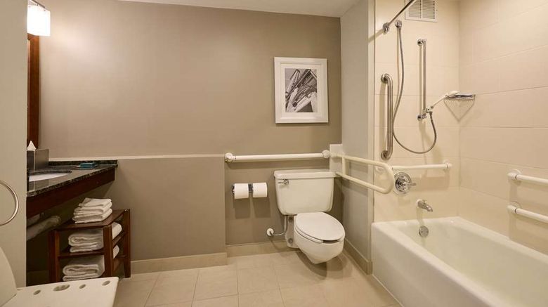 <b>DoubleTree by Hilton Minneapolis Airport Room</b>. Images powered by <a href="https://iceportal.shijigroup.com/" title="IcePortal" target="_blank">IcePortal</a>.