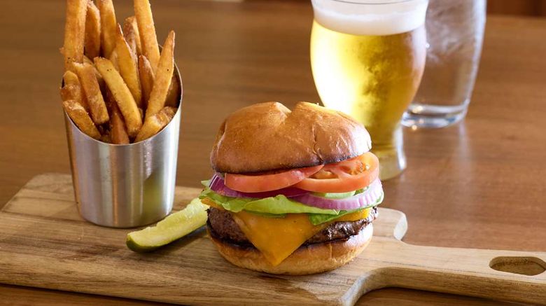 <b>DoubleTree by Hilton Minneapolis Airport Restaurant</b>. Images powered by <a href="https://iceportal.shijigroup.com/" title="IcePortal" target="_blank">IcePortal</a>.