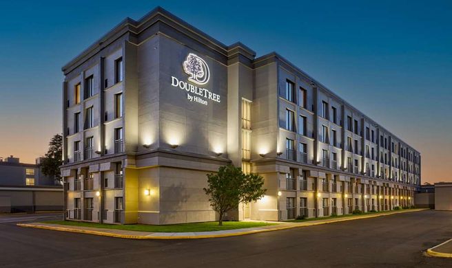 DoubleTree by Hilton Minneapolis Airport Exterior