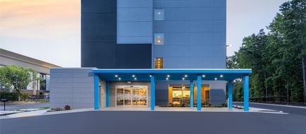 Tru By Hilton Commerce Exterior