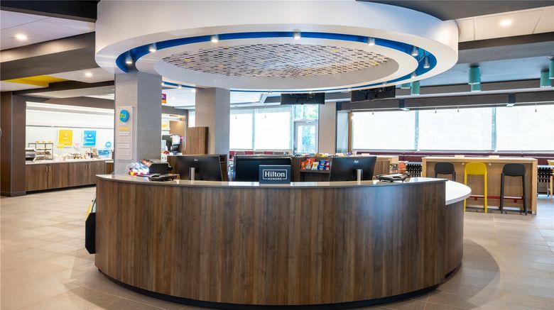 <b>Tru By Hilton Commerce Lobby</b>. Images powered by <a href="https://iceportal.shijigroup.com/" title="IcePortal" target="_blank">IcePortal</a>.