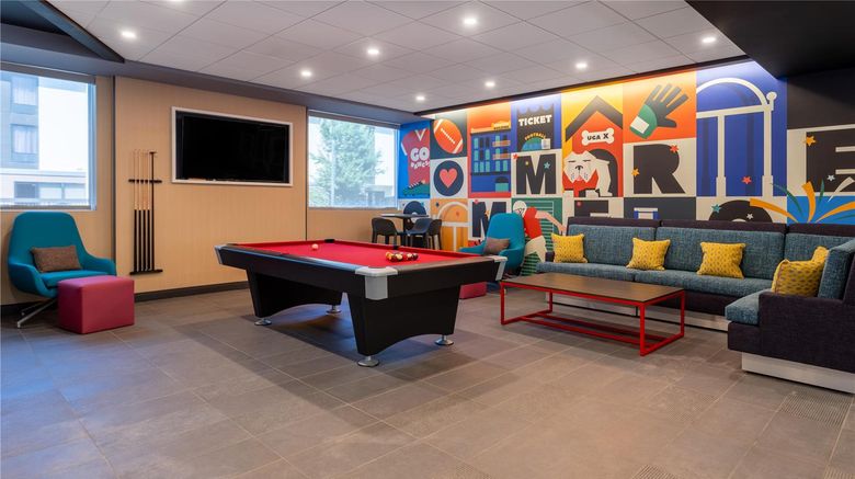 <b>Tru By Hilton Commerce Lobby</b>. Images powered by <a href="https://iceportal.shijigroup.com/" title="IcePortal" target="_blank">IcePortal</a>.