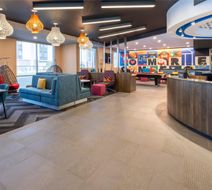 Tru By Hilton Commerce Lobby
